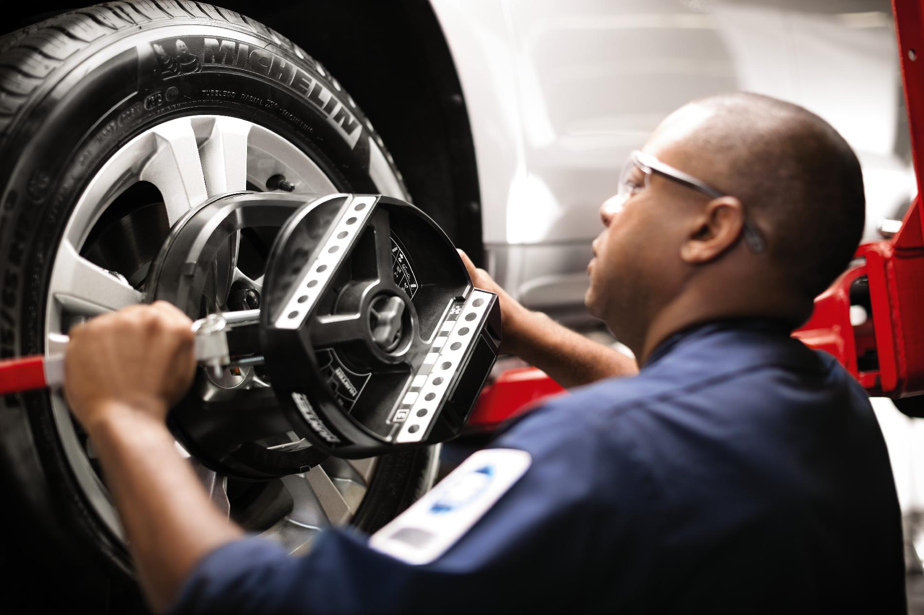 https://autotechniq.mx/wp-content/uploads/2024/08/Taller-Mecanico-Suspension-y-Alineacion-Gomez-Palacio.jpg